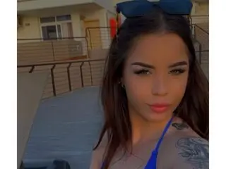 Online livesex KikiMay